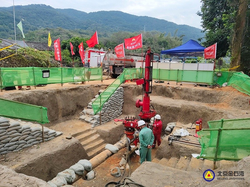 50梅州项目上游封堵严密性检测完成,准备抽油。 50梅州项目上游封堵严密性检测完成,准备抽油。